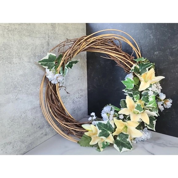 Vintage Spring Lily Wreath - Picture 2 of 10